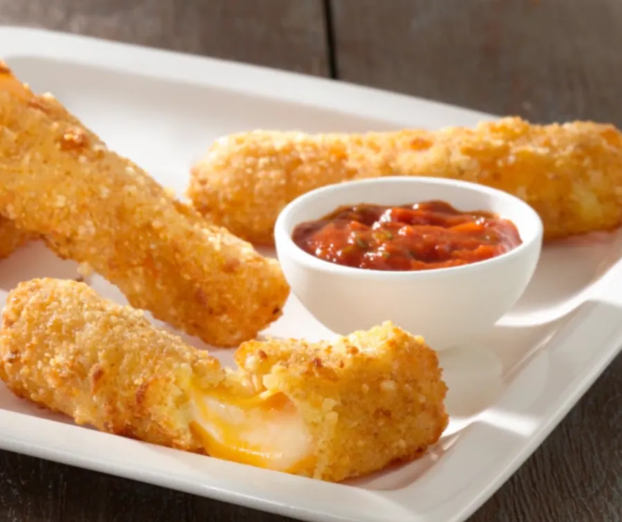 Mozzarella sticks with marinara